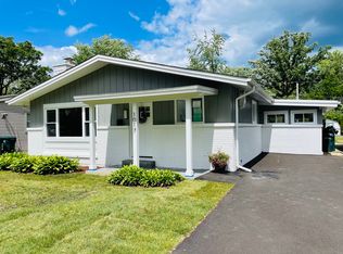 1017 Dell Rd, Northbrook, IL 60062