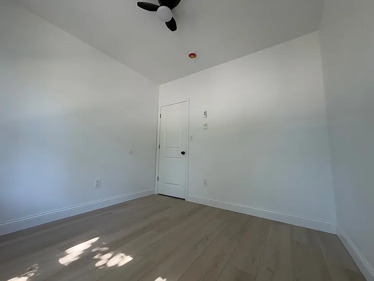 1140 Ashland St #2 — Photo 10