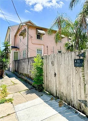 936 Philip St — Photo 23