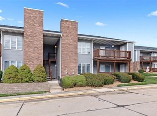 810 King Dr UNIT 1B, Saint Charles, MO