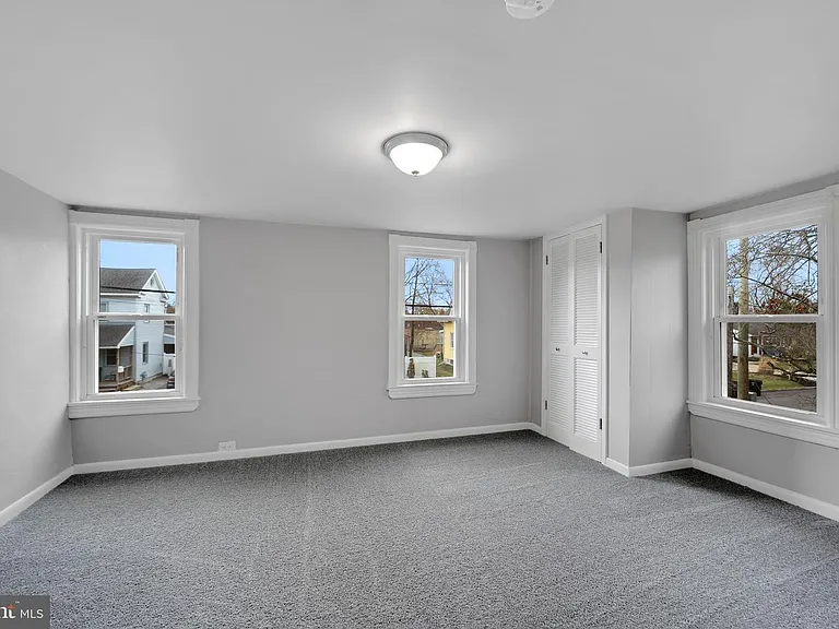 19 McClellan Ave — Photo 6