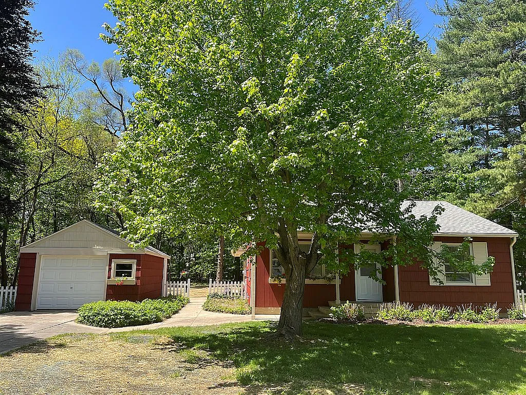 51813 Currant Rd photo 1