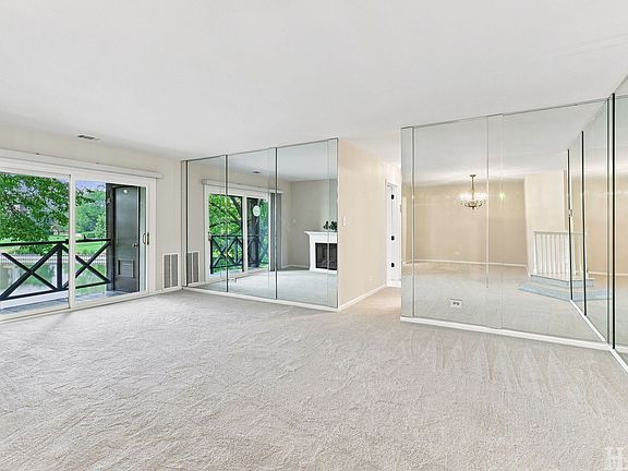 5th image of 1082 Creekside Ct APT 2B