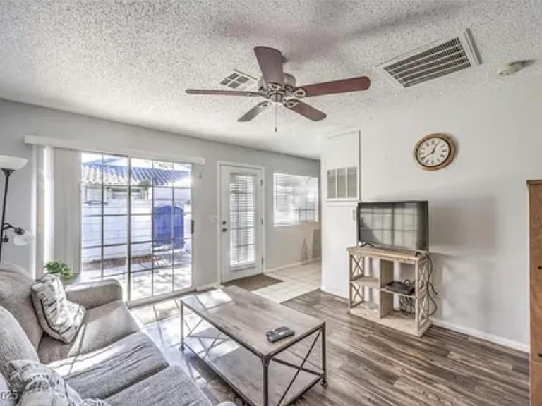 2132 Petersham Ct #D — Photo 5