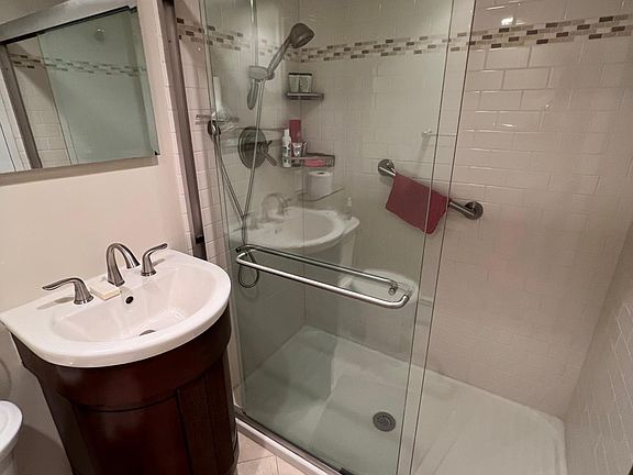 5th image of 1120 Warburton Ave #1