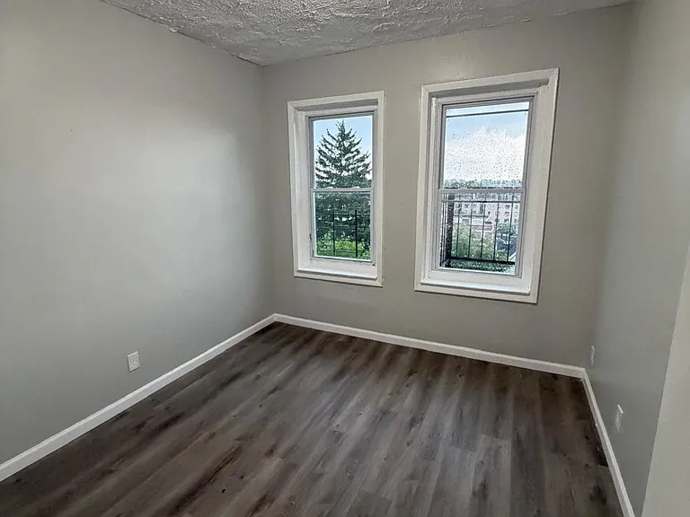 653 Mount Prospect Ave #4C — Photo 3