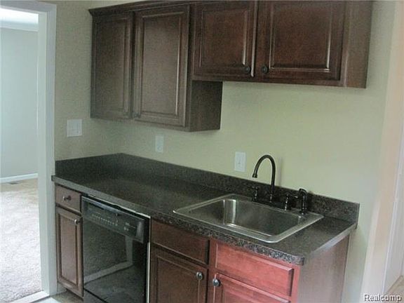 5th image of 1670 Moorhouse St