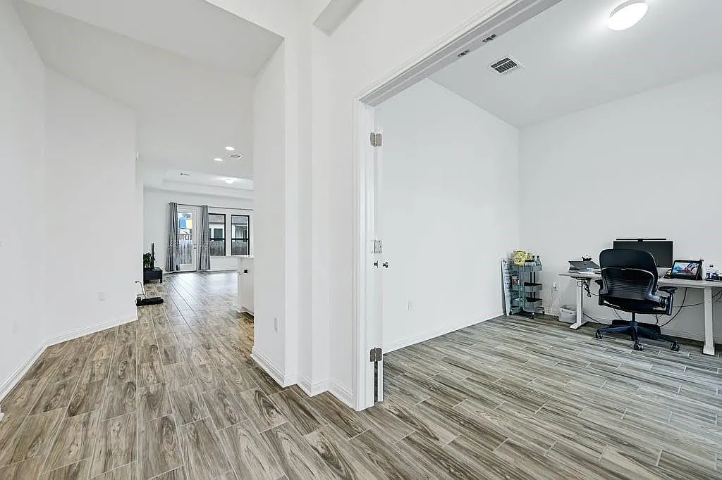 3 bed, 2.0 bath, 1846 sqft, $3,250 — Photo 4