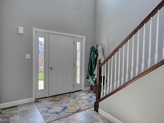 3rd image of 62 Regina Dr
