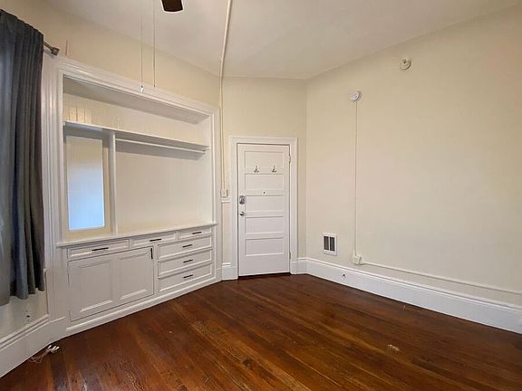 3rd image of 1876 Market St #27
