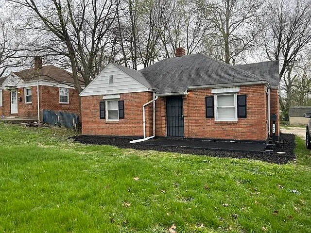 1045 W Tuttle St — Photo 2