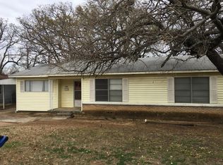 1105 Oak Ridge Dr, Denison, TX 75020