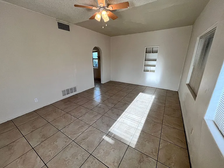 3706 E Fairmount St — Photo 14