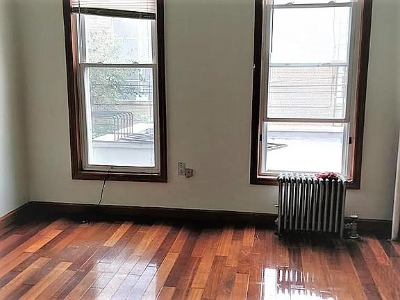 3rd image of 1046 40th St #2A