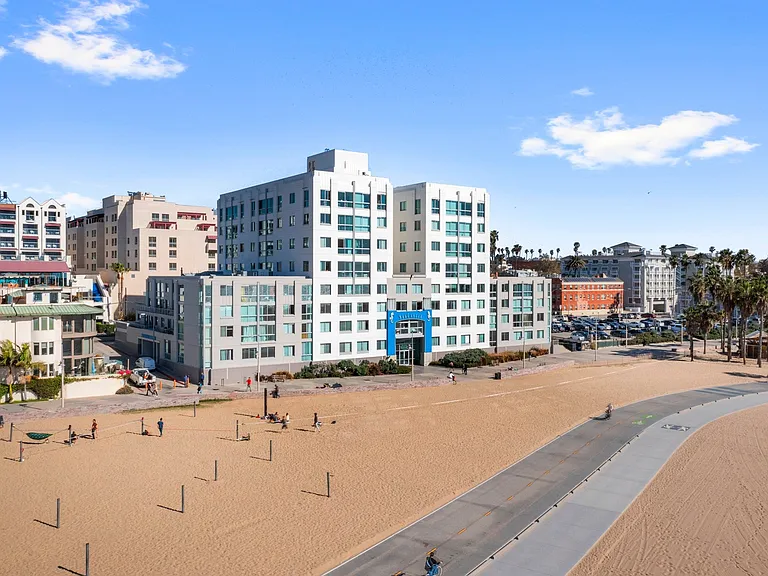 With the beach as your backyard and the city at your doorstep, this is Santa Monica living at its finest.