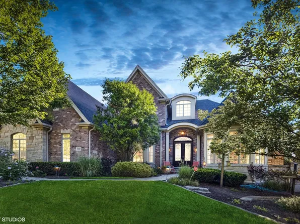 9125 Forest Edge Dr, Burr Ridge, IL 60527