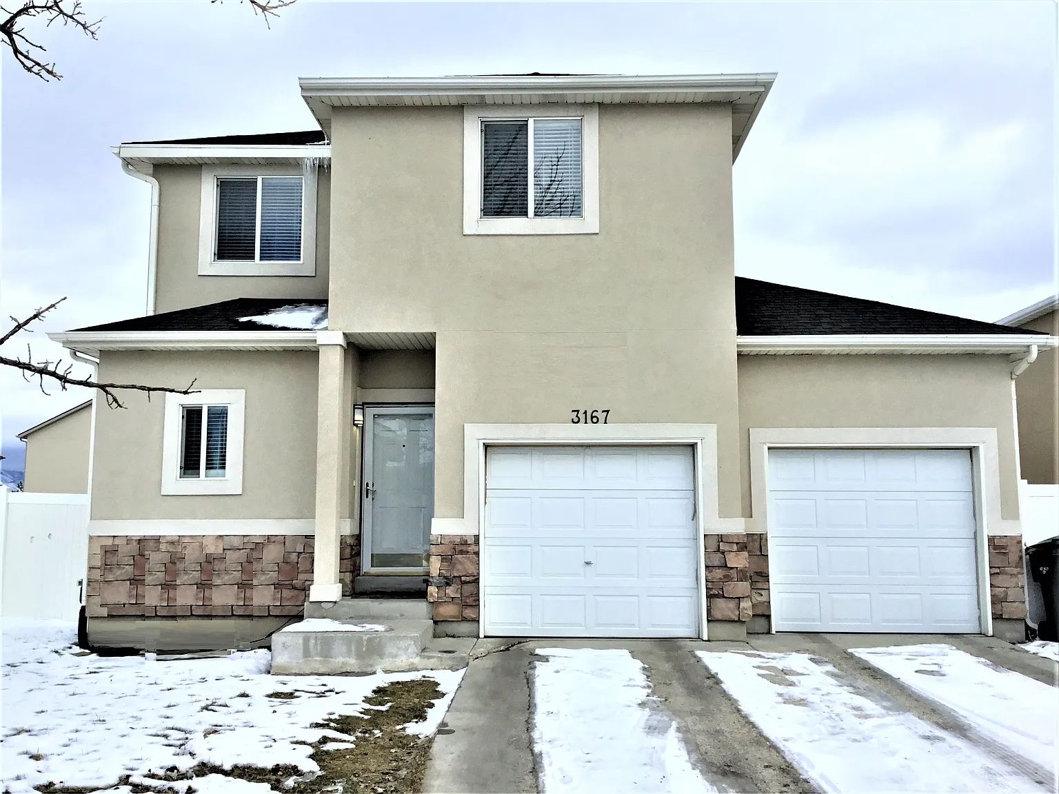 4 bed, 3.5 bath, 2100 sqft, $2,730 — Photo 1