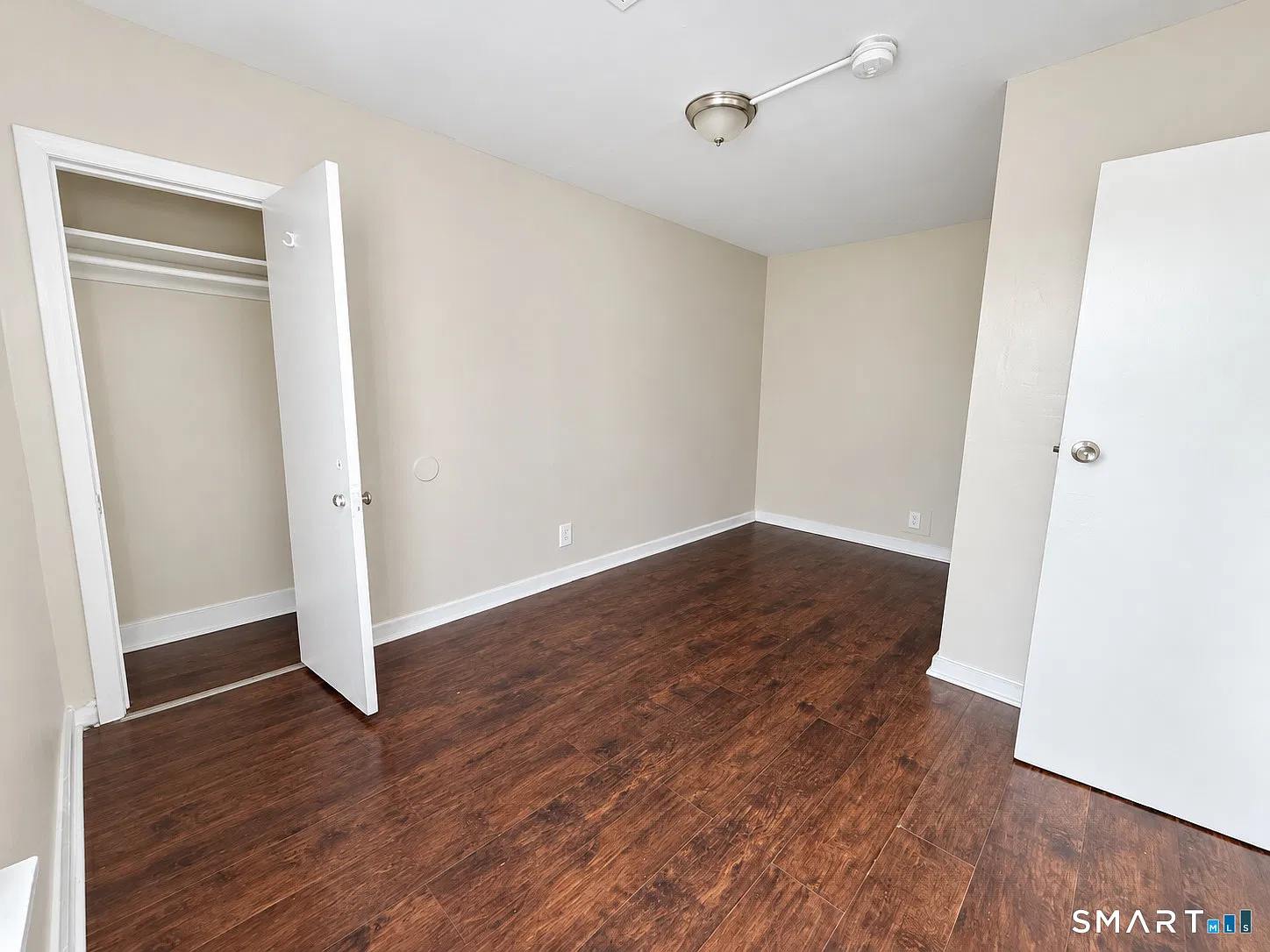 5 bed, 1.0 bath, 4286 sqft, $2,400 — Photo 4