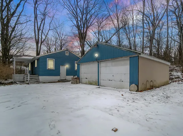 298 Meadowbrook Rd, Burns Harbor, IN 46304