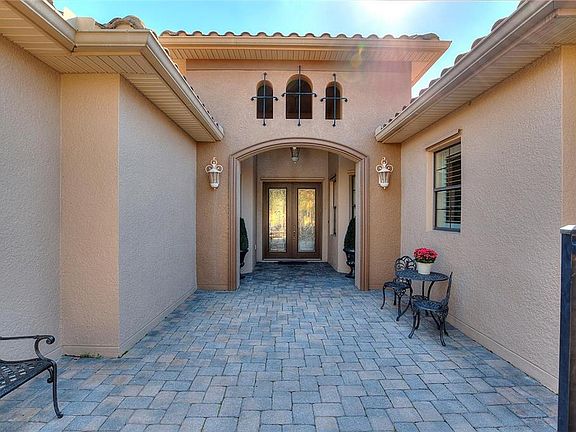 3rd image of 927 San Raphael St