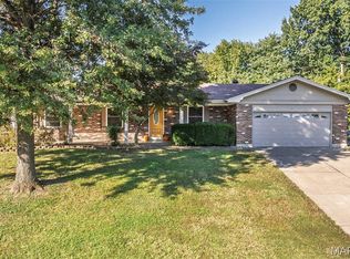 357 Beaver Lake Dr, Saint Charles, MO 63303