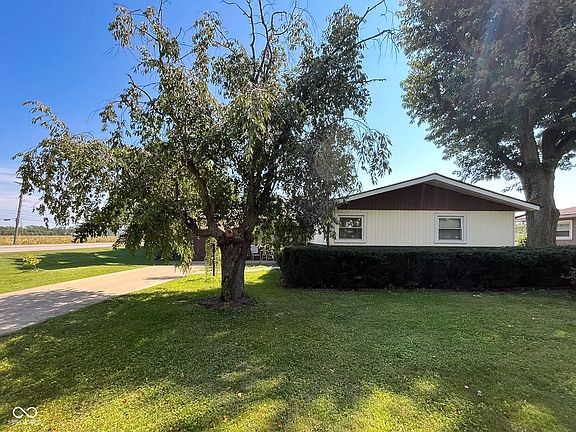 3rd image of 8 Eastgate Dr