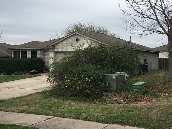 2nd image of 398 Oxford Dr