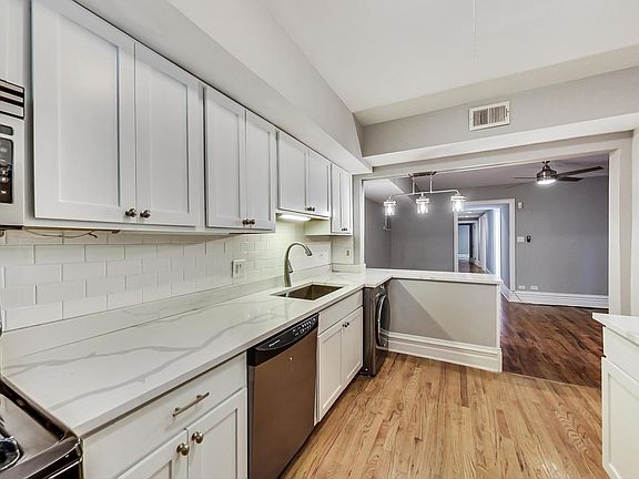 5th image of 4042 N Clarendon Ave #1