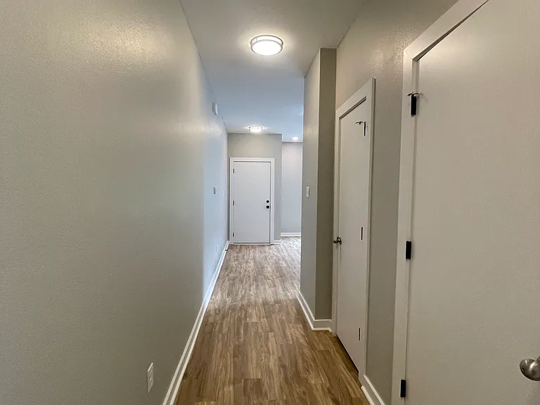 717 W 32nd St #A — Photo 13