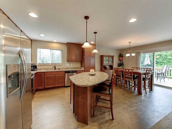 4th image of 525 Panzeretta Dr