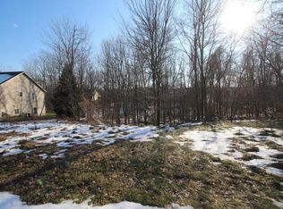 1944 Oak Hollow Rd NW, Grand Rapids, MI 49504