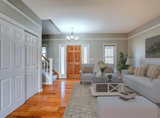 N6927 Green Leaf Ct, Elkhorn, WI