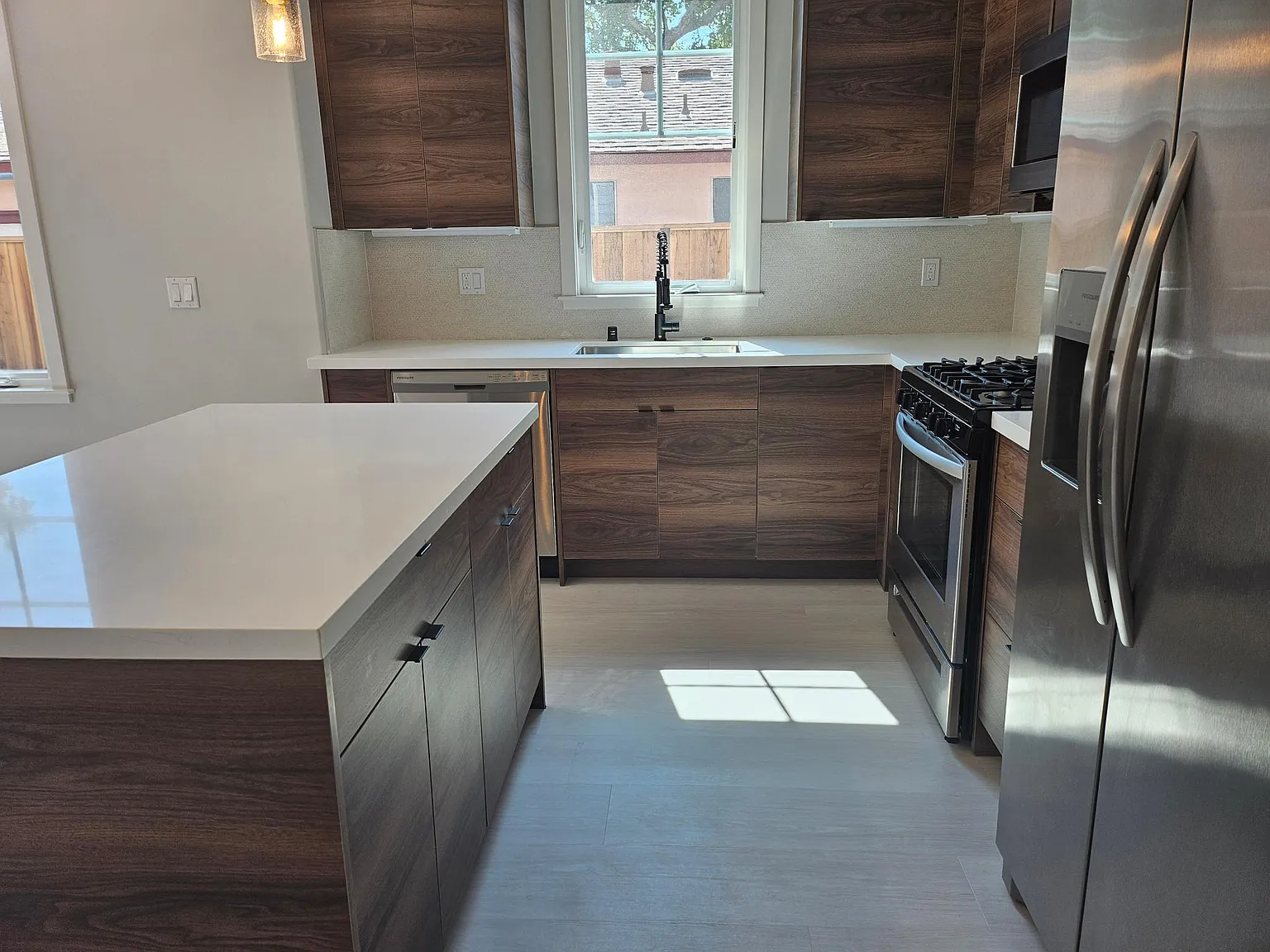 3 bed, 1800 sqft, $7,125 — Photo 2