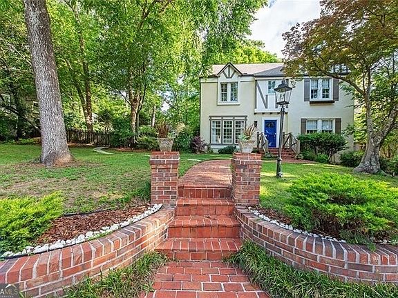 2nd image of 573 Collier Rd NW