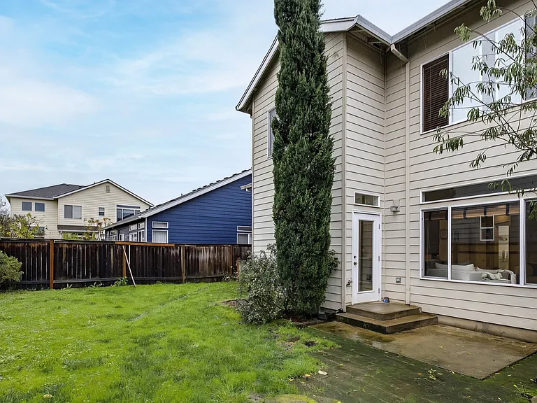 1435 NE Setting Sun Dr — Photo 35