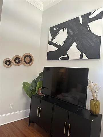 1 bed, 1.0 bath, 870 sqft, $1,350 — Photo 3