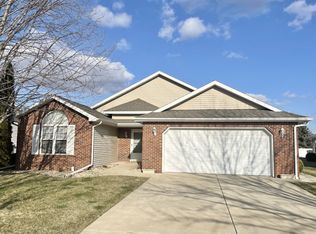 3219 Becker Dr, Peru, IL 61354