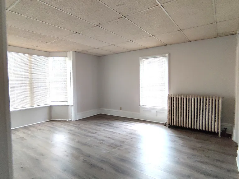 242 W Lincoln Ave — Photo 8