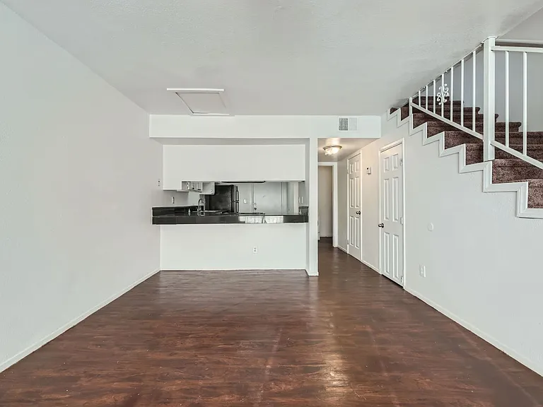 76 N 27th St #B — Photo 4