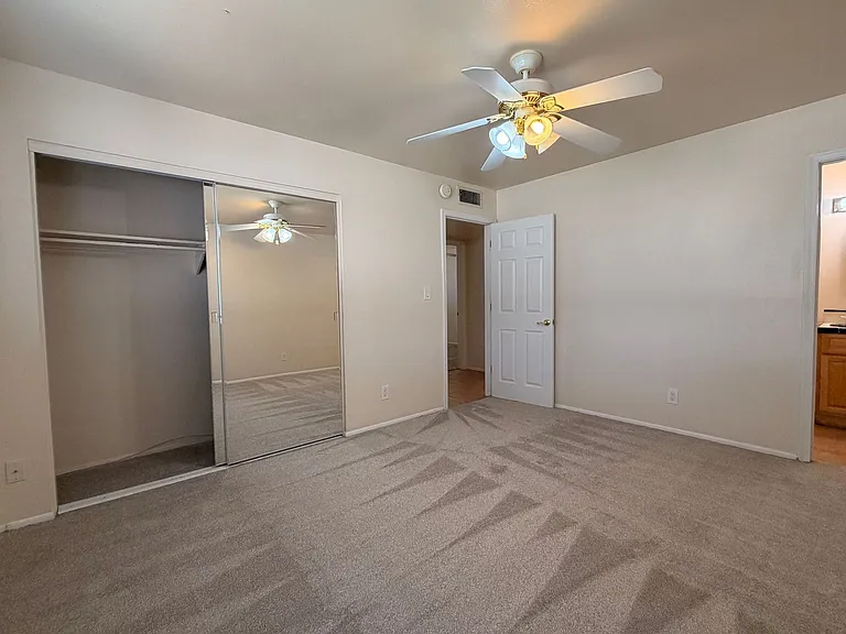 718 E Manhatton Dr — Photo 16