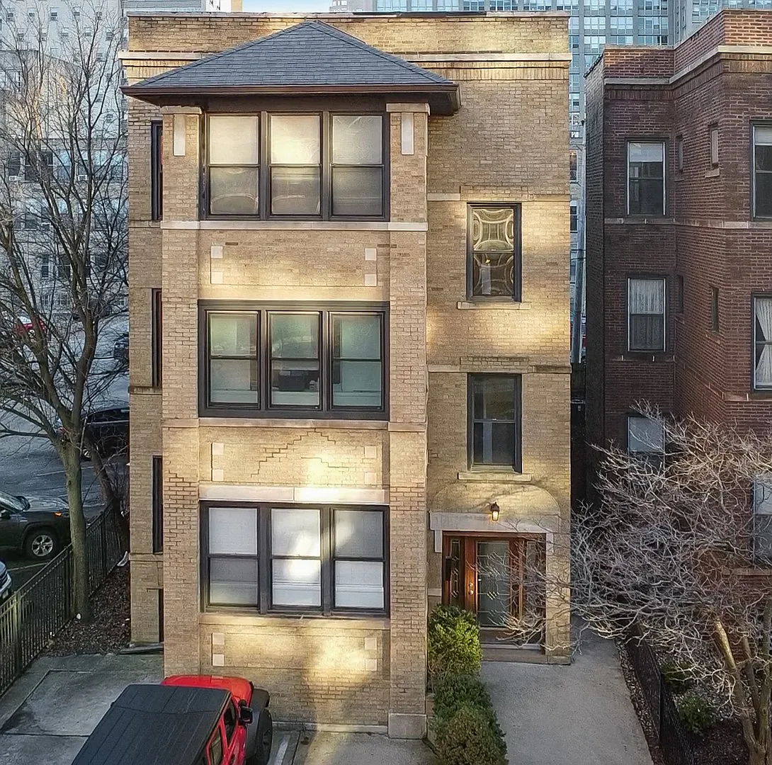 645 W Bittersweet Pl #2 photo 1