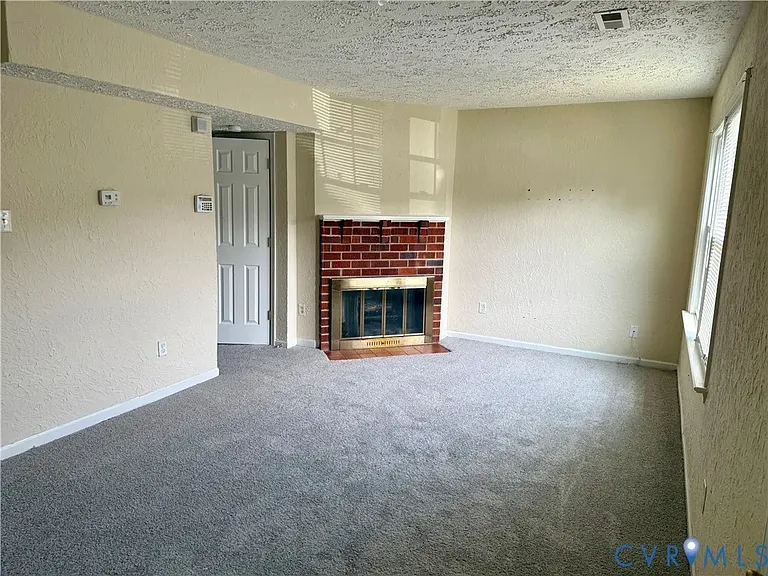 233 Knightsmanor Ct — Photo 2