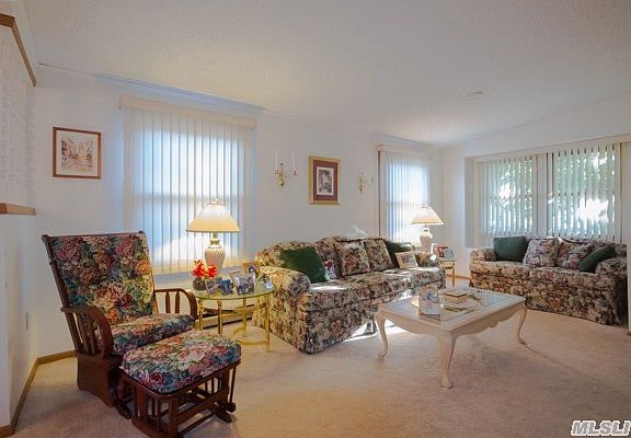 3rd image of 160 Village Cir W