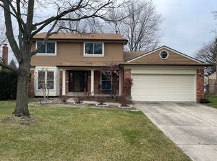 2200 Rutgers Dr, Troy, MI 48085