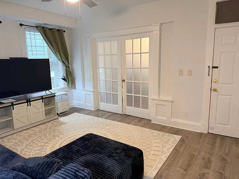 1323 Colonial Ave #4 — Photo 5