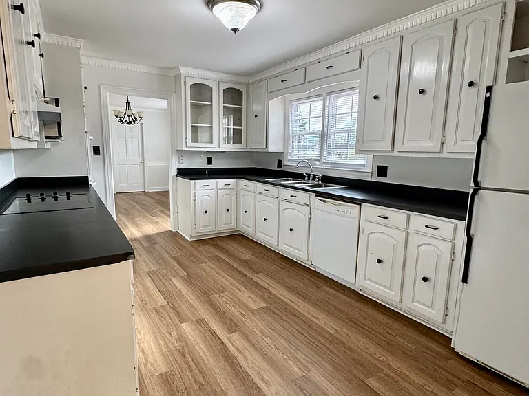 2112 Leon Dr — Photo 11