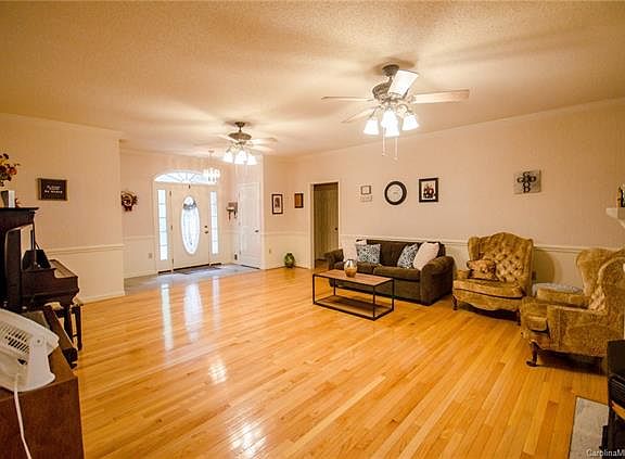 5th image of 348 W Glen Eagles Rd