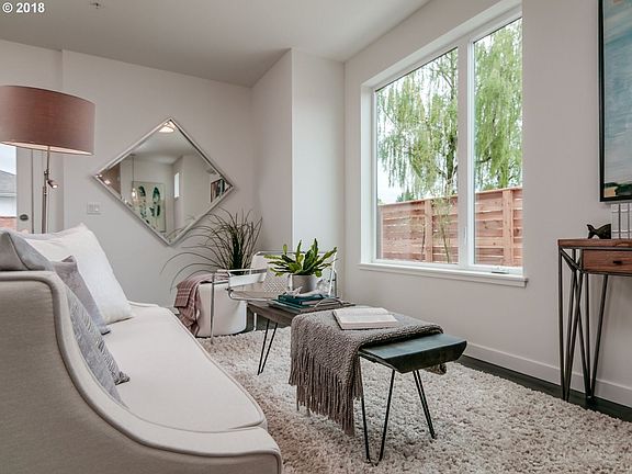 5th image of 7017 NE Grand Ave #202