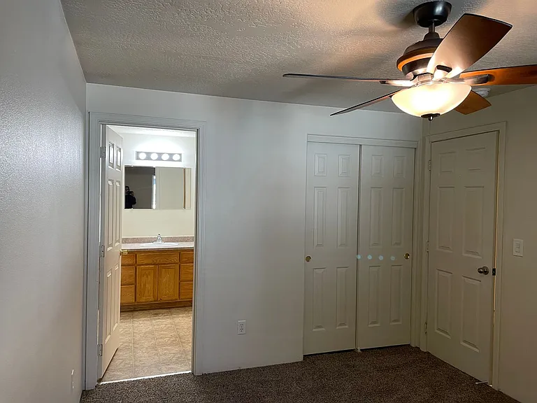 2393 Howard Ave #B — Photo 11