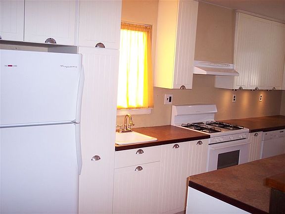 704 WAYNE Kitchen